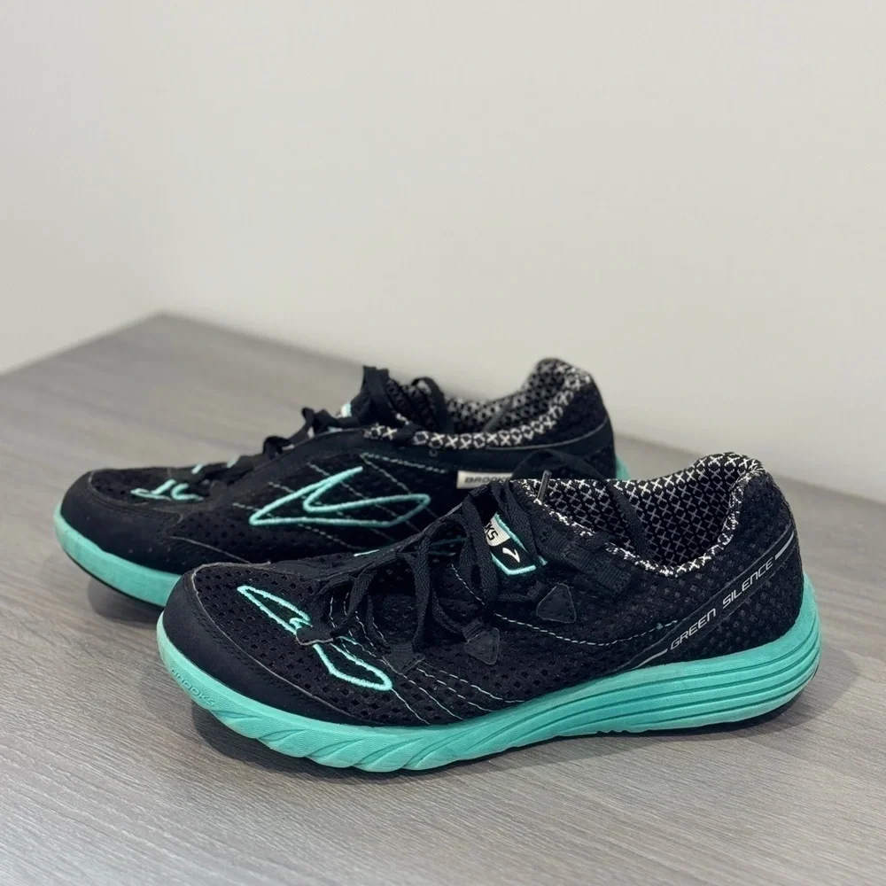 Brooks Black & Turquoise Women’s Walking Sneakers Size 8